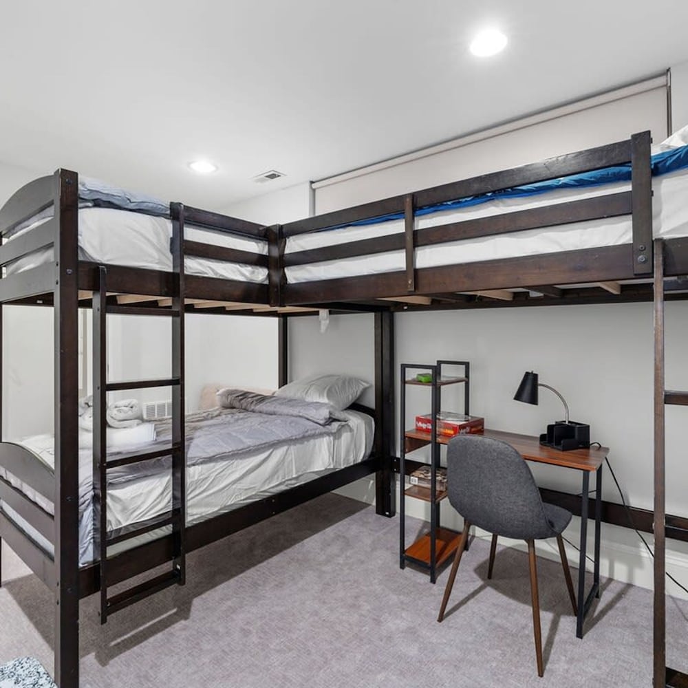 Luxurious 8 Bed Retreat State of the Art Theater
