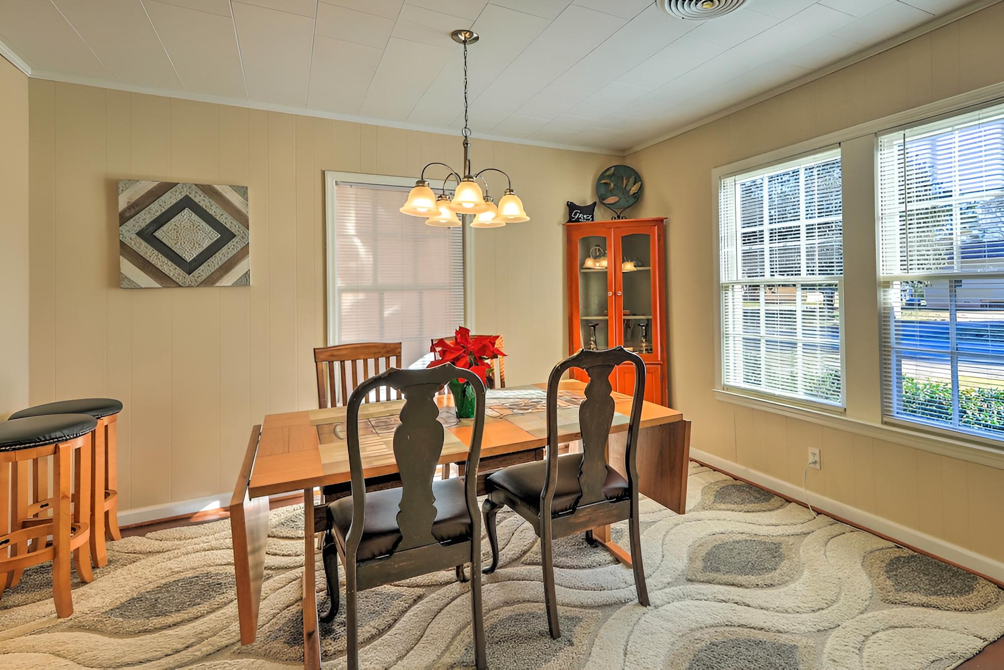 Lutherville Home Close to Shopping + More! view 5
