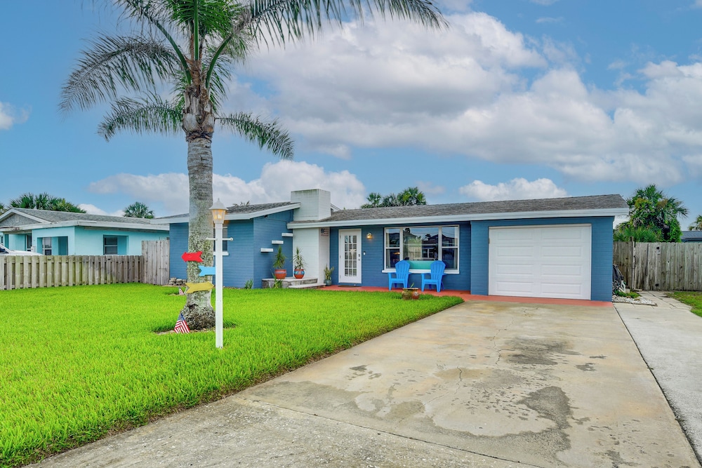 Walk to Shore + Pier: Family Home in Ormond Beach