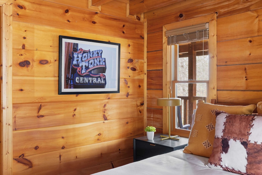 Yesteryear by Avantstay Hot Tub, 360 Deck Views and Game Room Easy Access