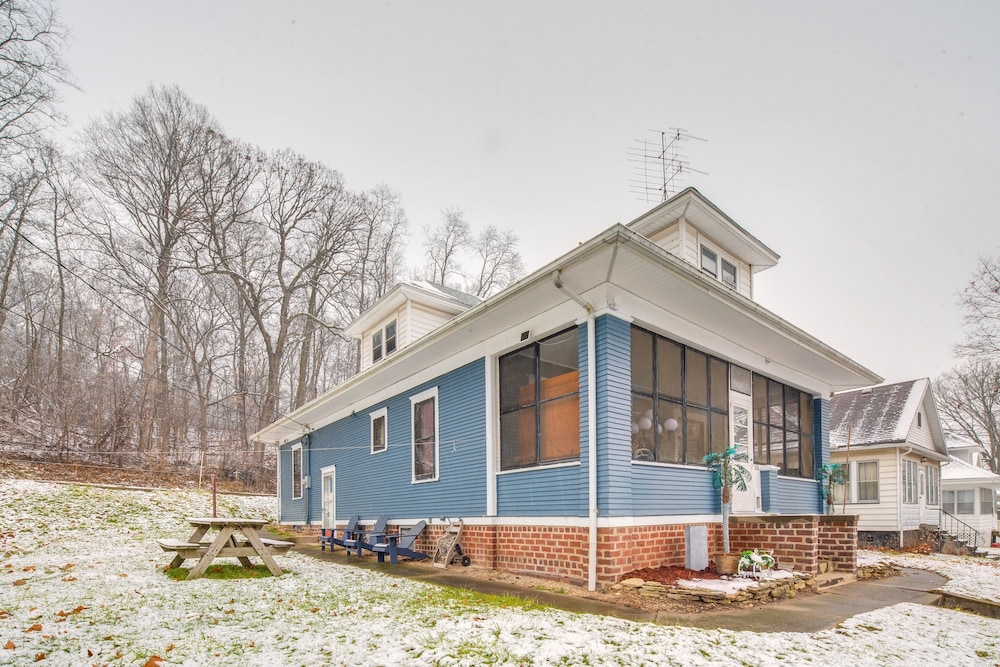 Depue Vacation Rental < 1 Mi to the Lake!