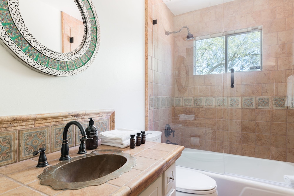 La Casona by Avantstay Gorgeous Spanish Style Oasis w Historic Charm Pool