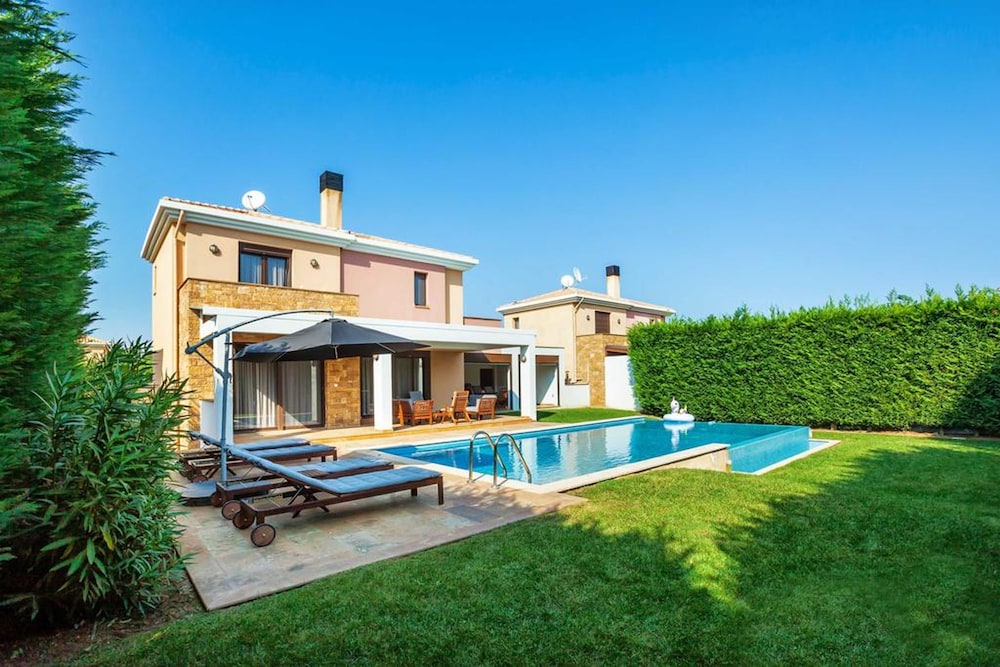 Onar Luxury Villa in Sani Halkidiki