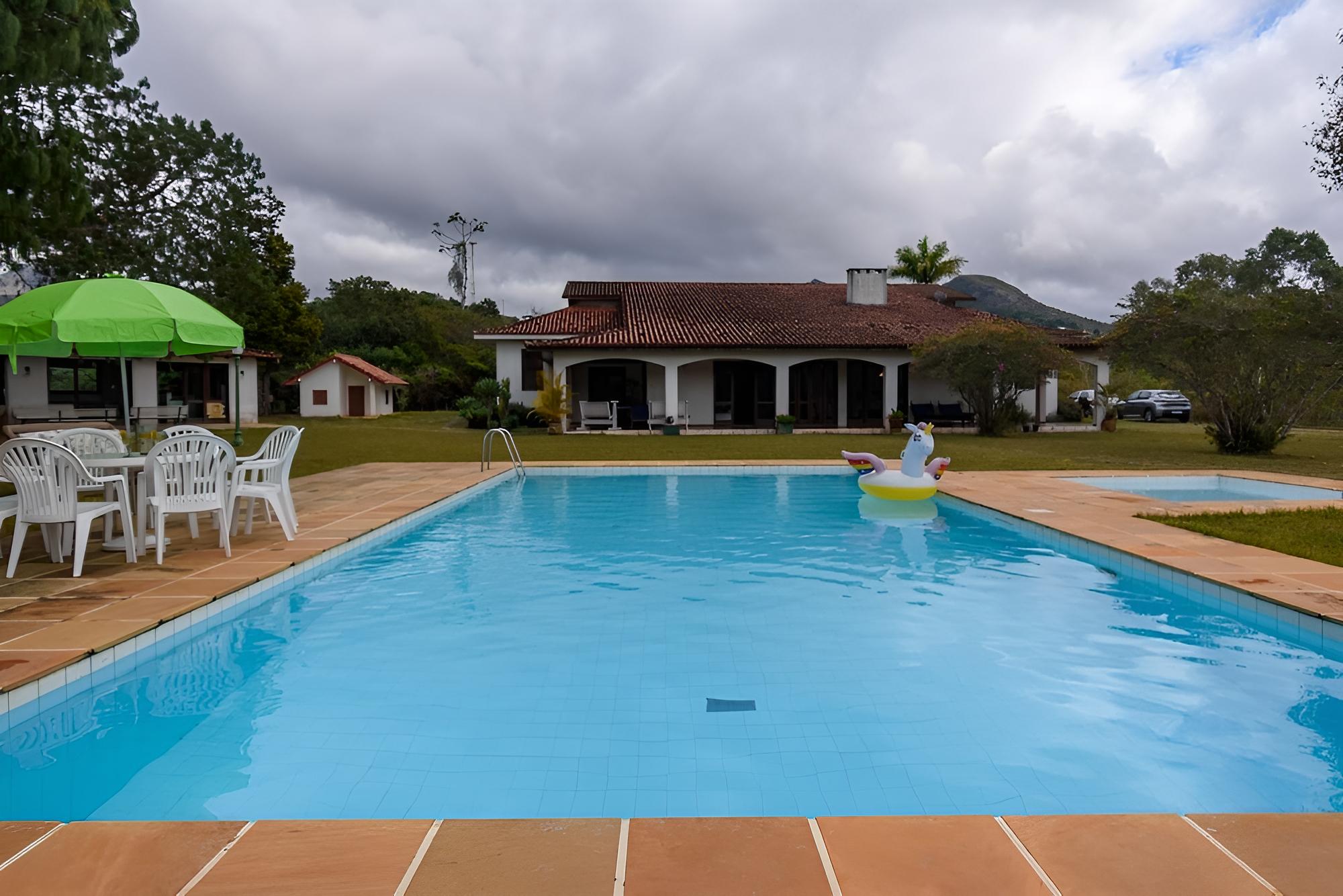 Maravilhoso sítio com vista pra montanha