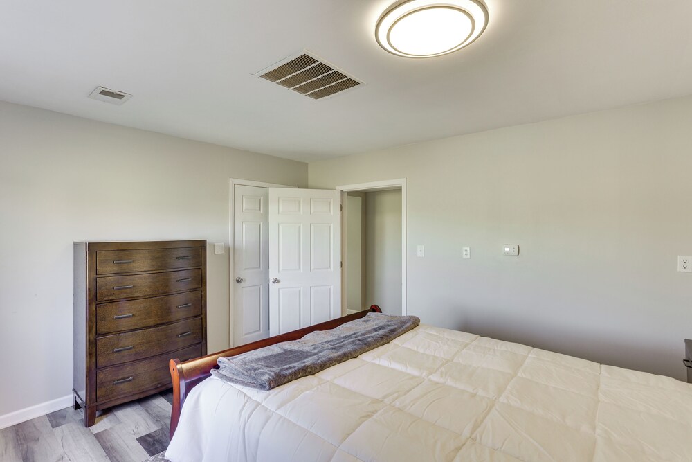 Golf Course Views: Oakland City Retreat