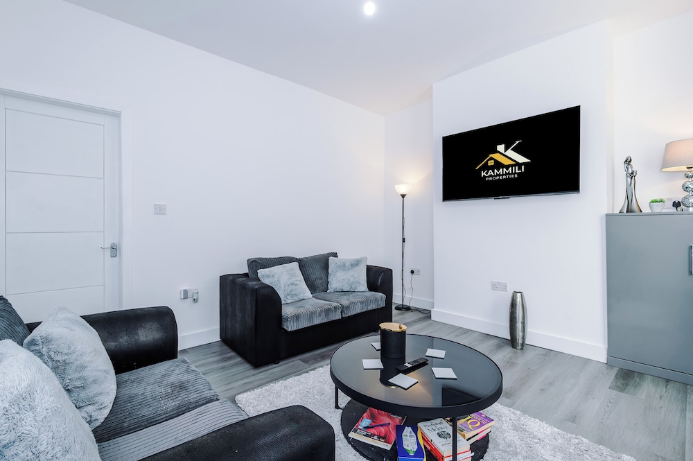 Cosy 2 bed house - 15 minutes from City
