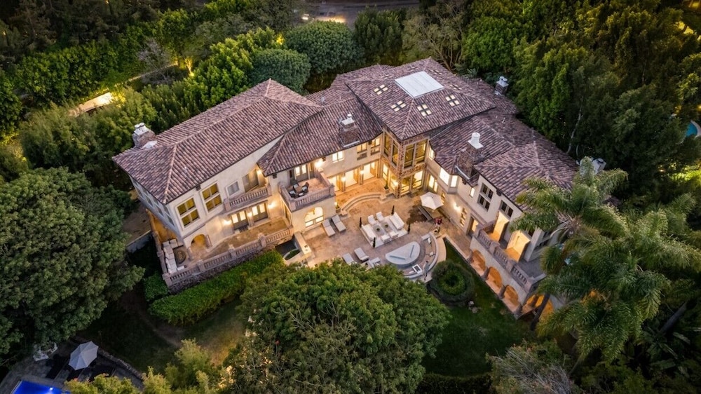 Carolwood - Modern Tuscan Villa With Rolling Lawns and Loggia in Holmby Hills