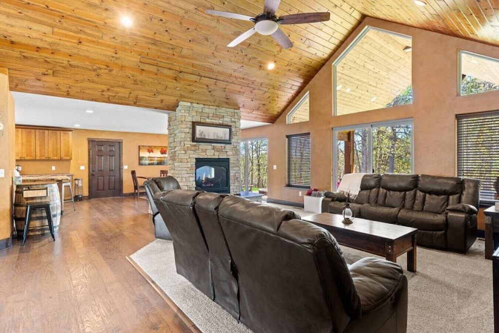 Larkspur Hills 5BR Villa w Hot Tub view 4