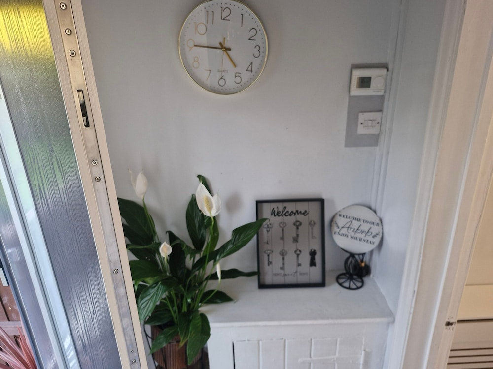Charming Wythenshawe Home With Garden & Parking