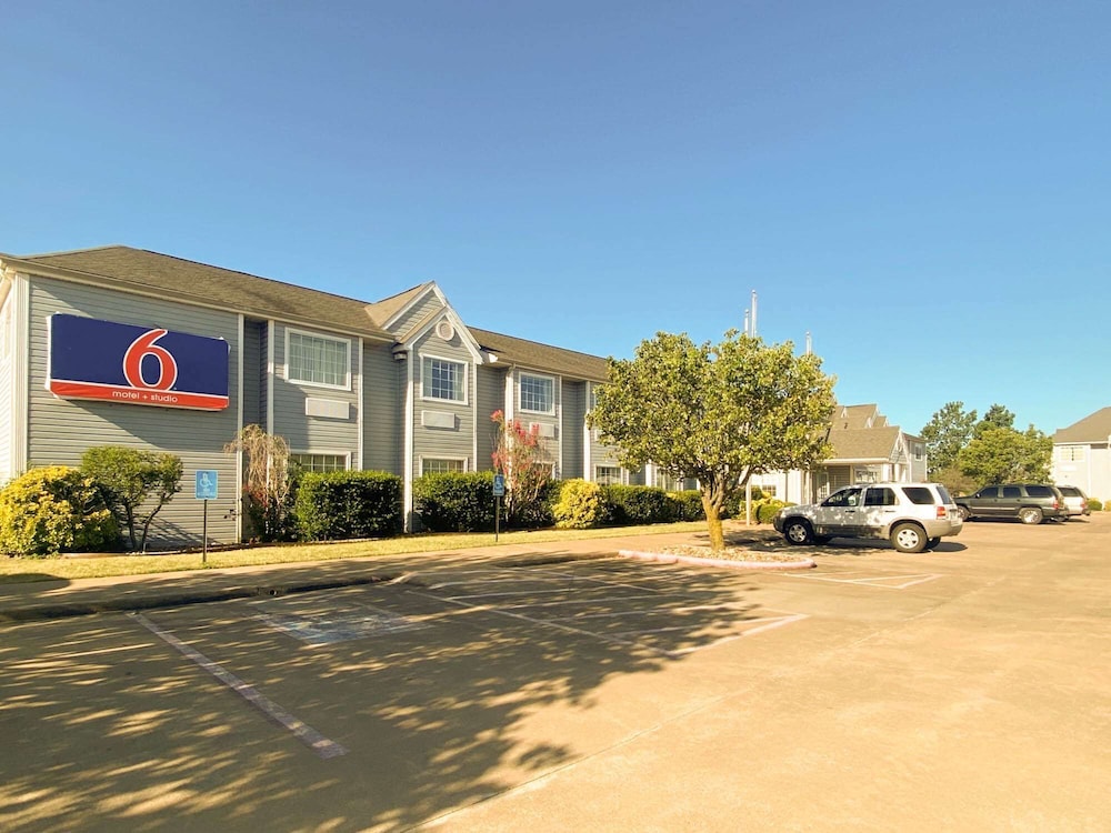 McAlester Vacations - Motel 6 McAlester, OK - South - Property Image 1