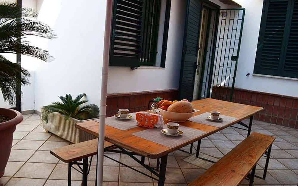 Lovely Holiday Apartment Quadrilocale Con Vista Mare Pt51 With Terrace Sea view 2