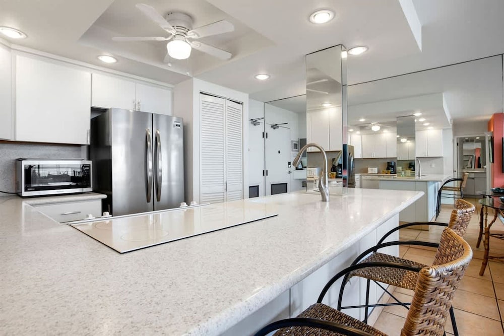 Spacious Oceanfront Hideaway Ground-level Paradise