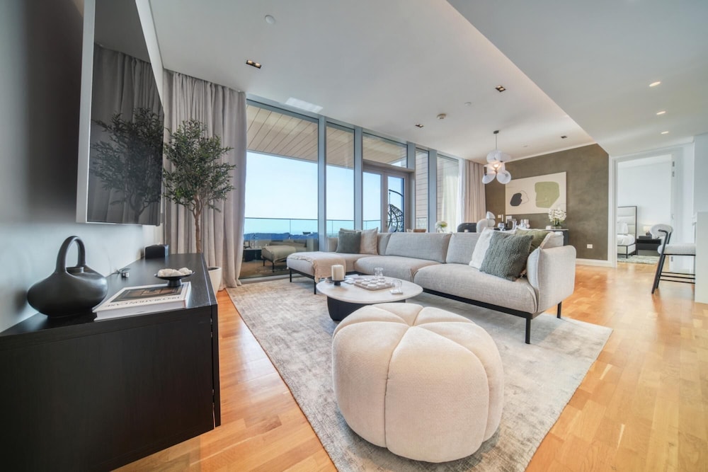 Sparkling Balcony Sea View Apt in Bluewaters