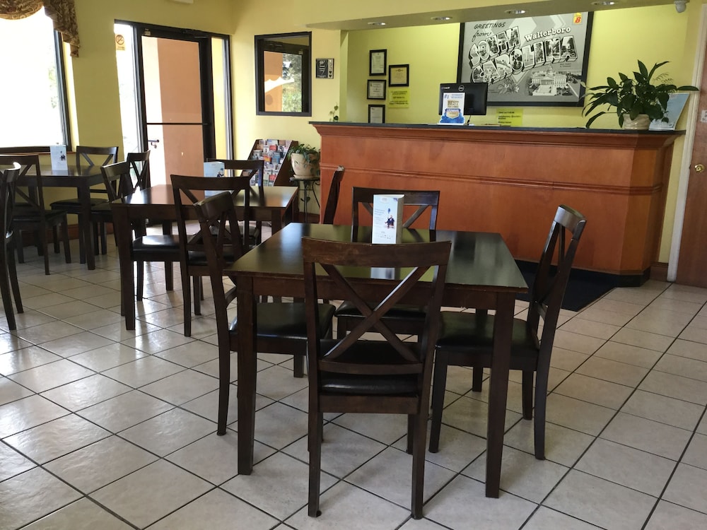 Super 8 by Wyndham Walterboro view 3
