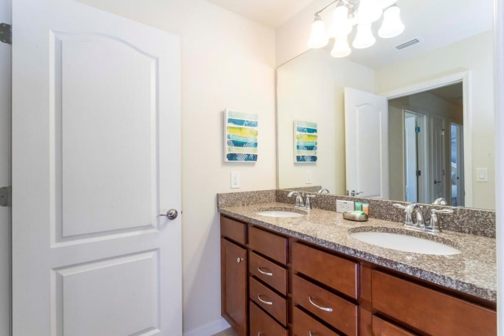 Amazing 5BR Private Pool Lakeview Near Disney