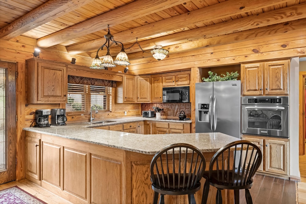 Lakeside Lodge by Avantstay Hot Tub Dock