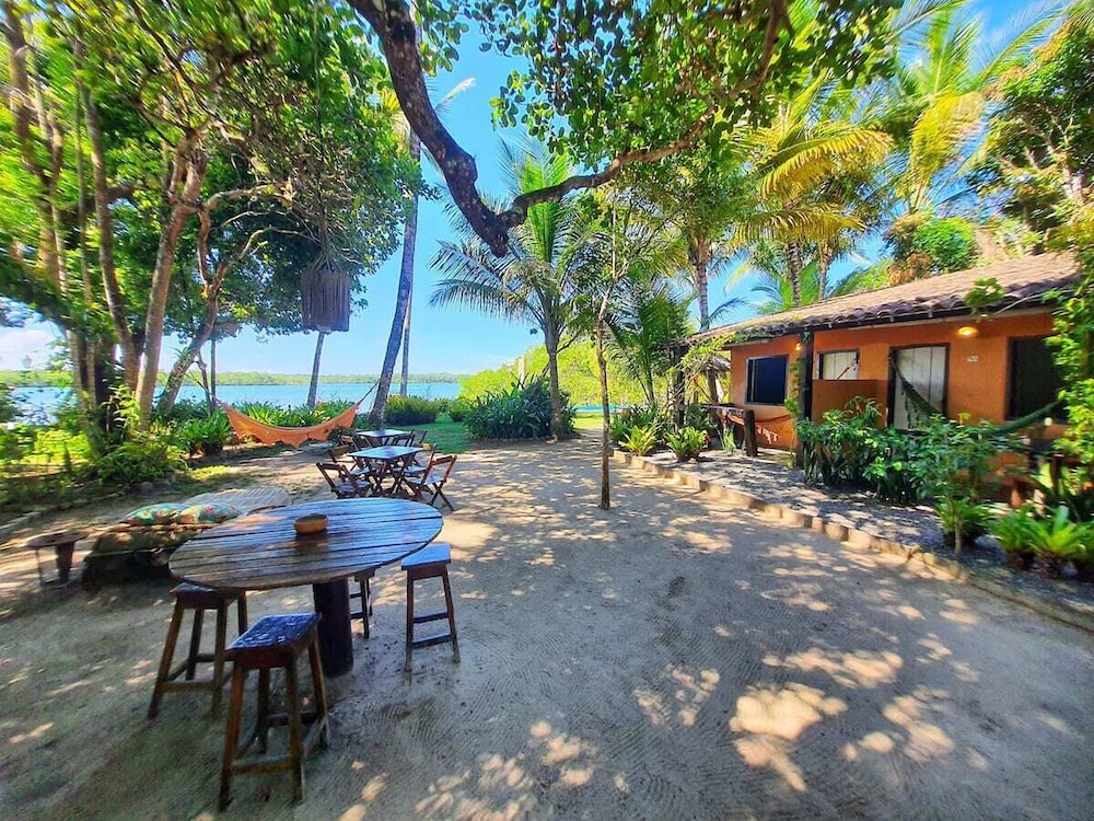 Casa de Temporada Felicidade, 38 Hóspedes, 2 Piscinas, 9 Suítes e 2 Churrasqueiras em Itacaré Bahia