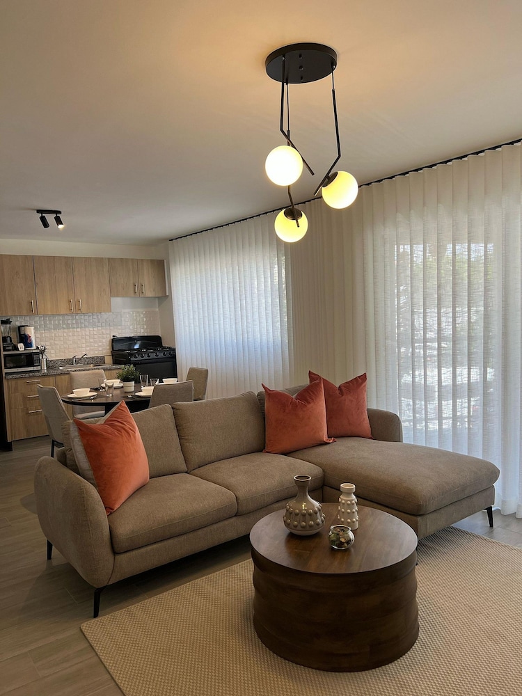Plaza Colonial Residence By YellowKey