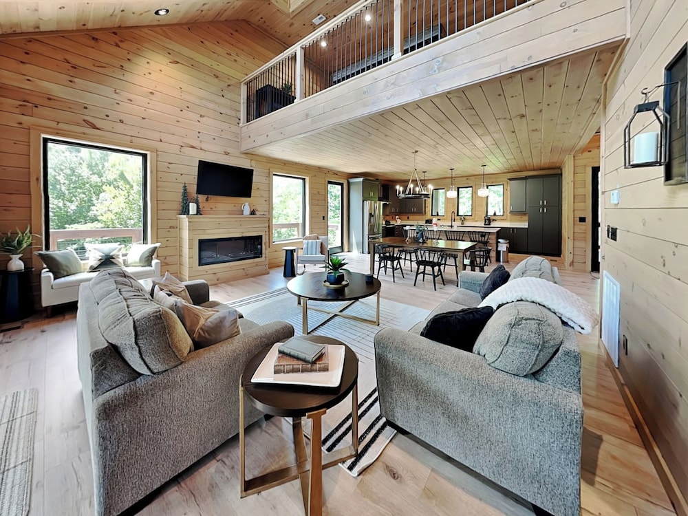 Smoky Ridge Sanctuary by Jackson Mountain Rentals