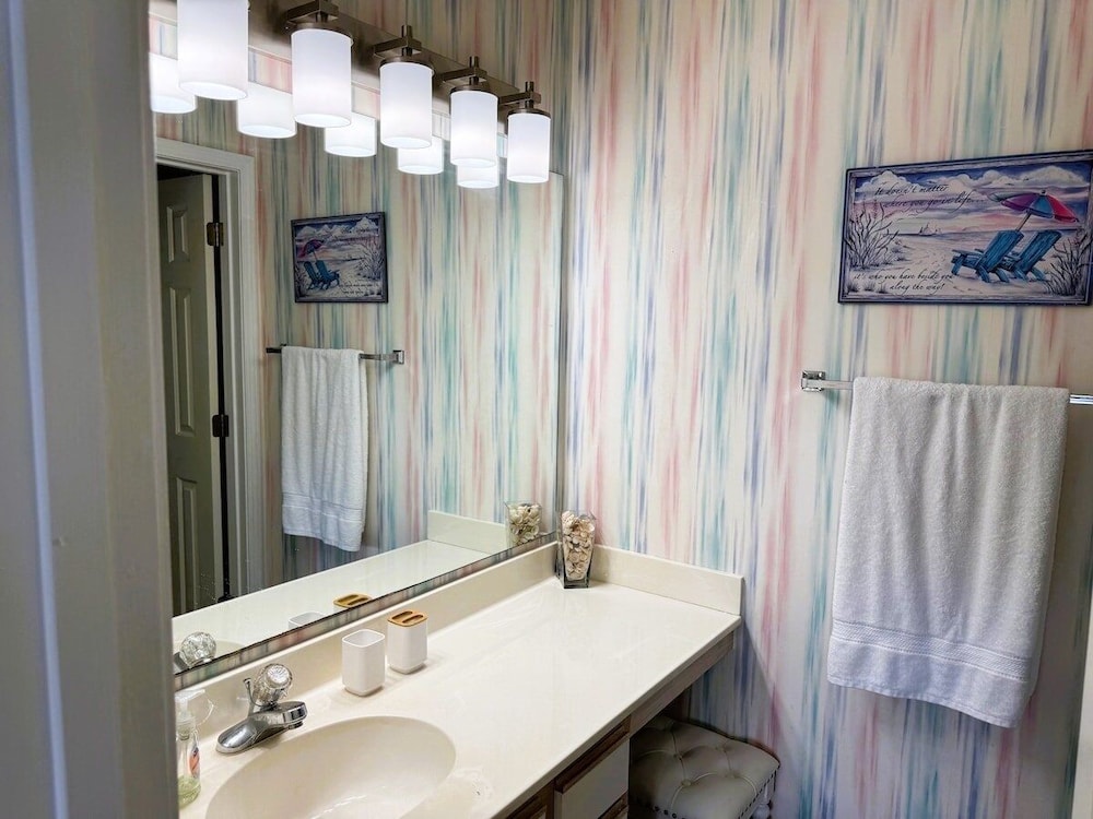 Waterway Village 27f 2 Bedroom Condo