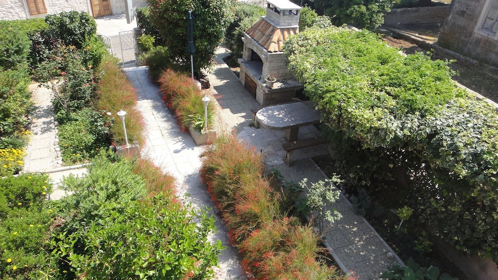 Photo 9