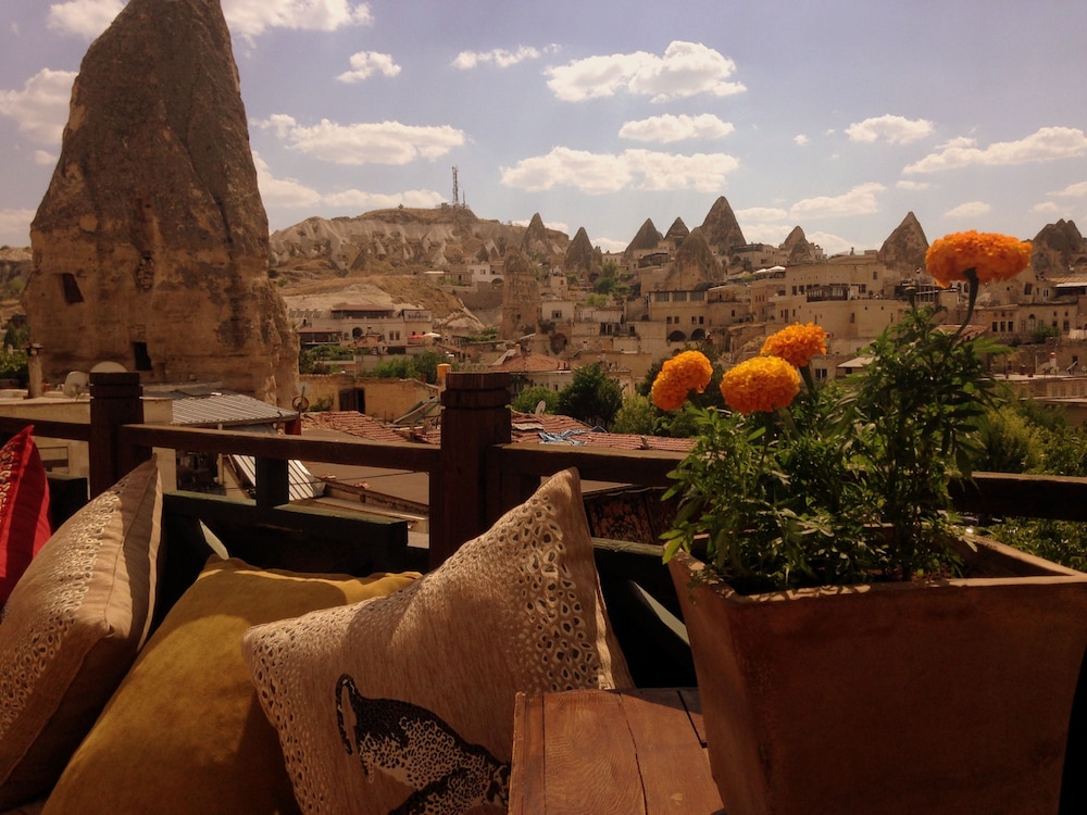 Oriental Cave Suites