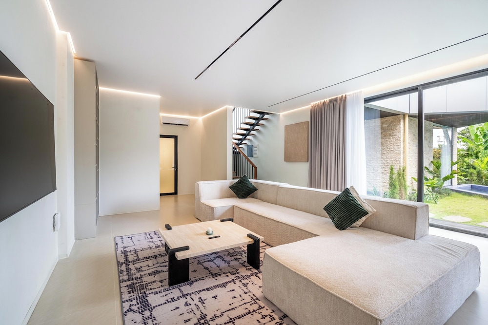 Hidden City Ubud - Modern Villas & Townhouses with Private Pools, Nature Views and Wellness Access
