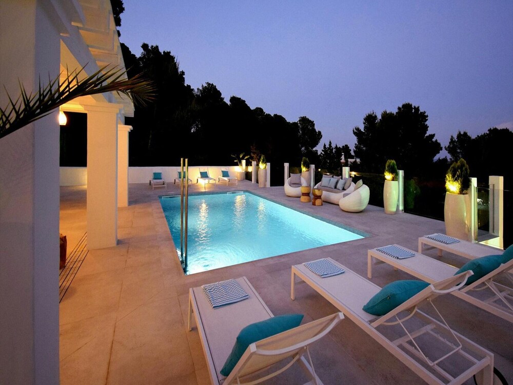 Magnificent Villa With Heated Pool