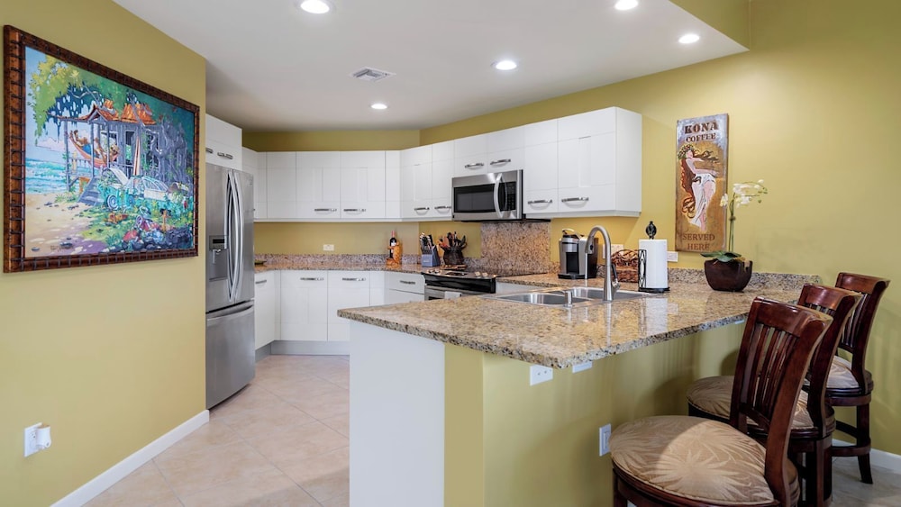 Updated Townhome Ocean View Private BBQ & Lanai - Vrkcv