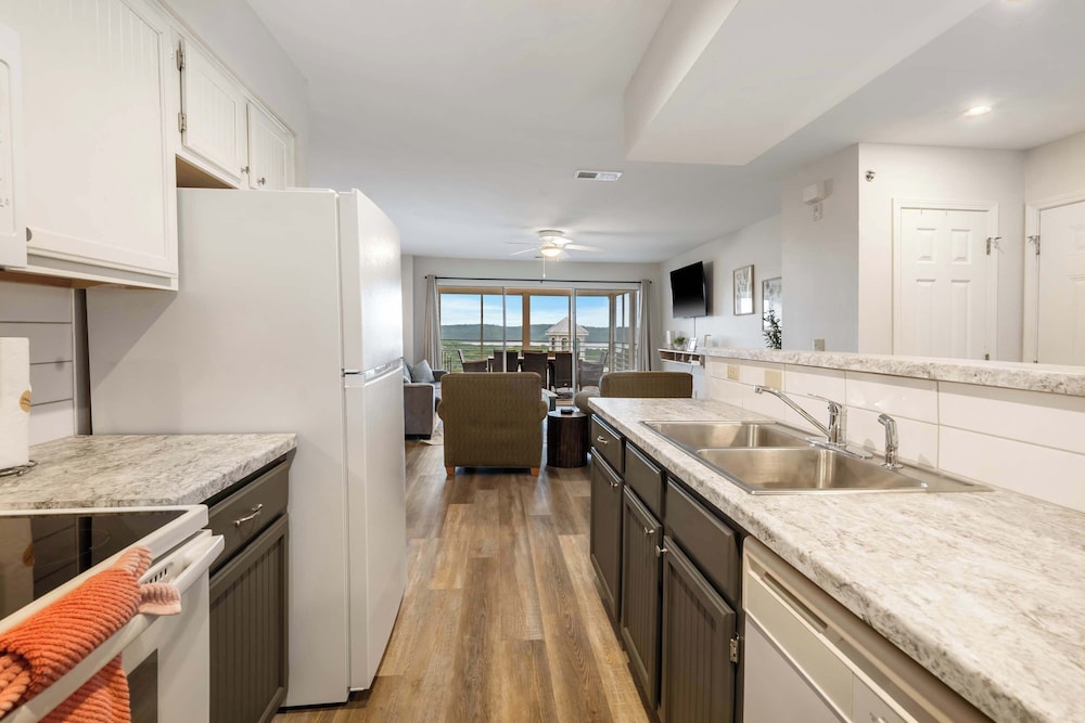 Ozark Mountain Oasis For 7!
