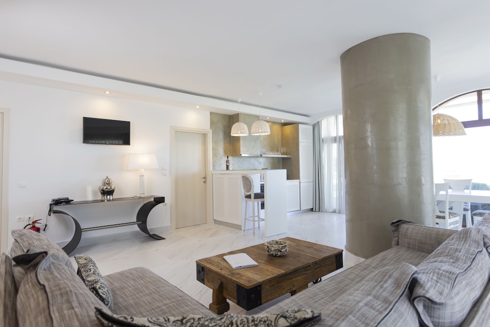 Villa D'Oro - Luxury Villas & Suites