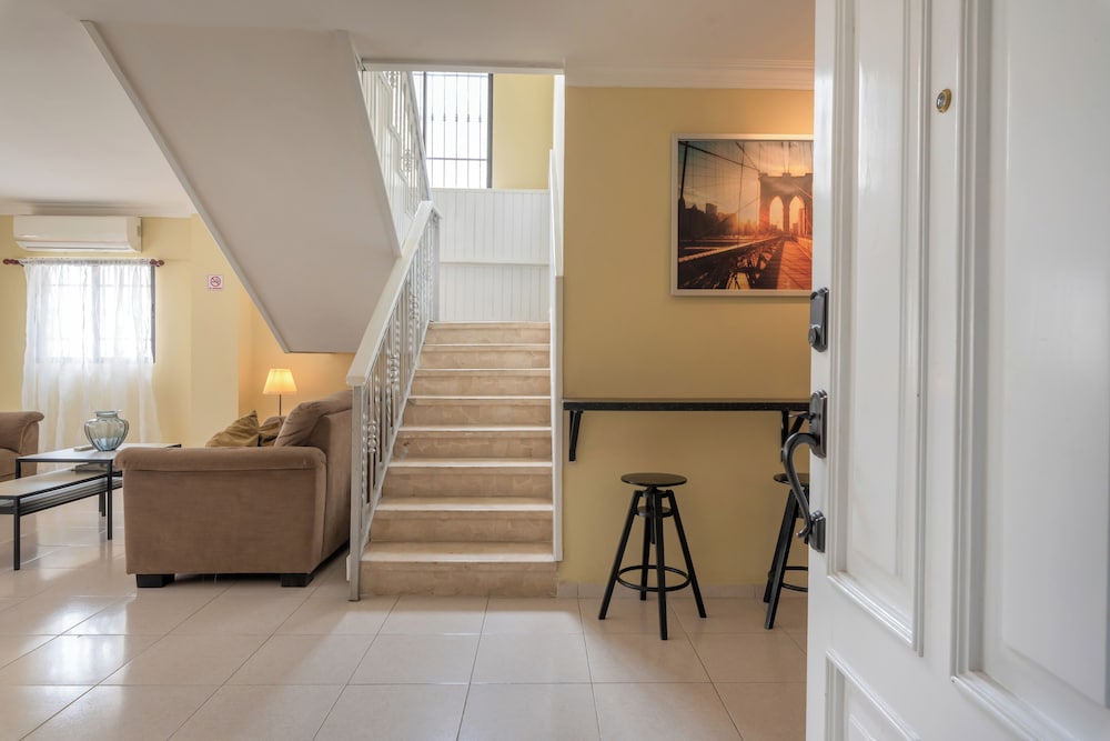 Penthouse in Evaristo Morales Sleeps 14
