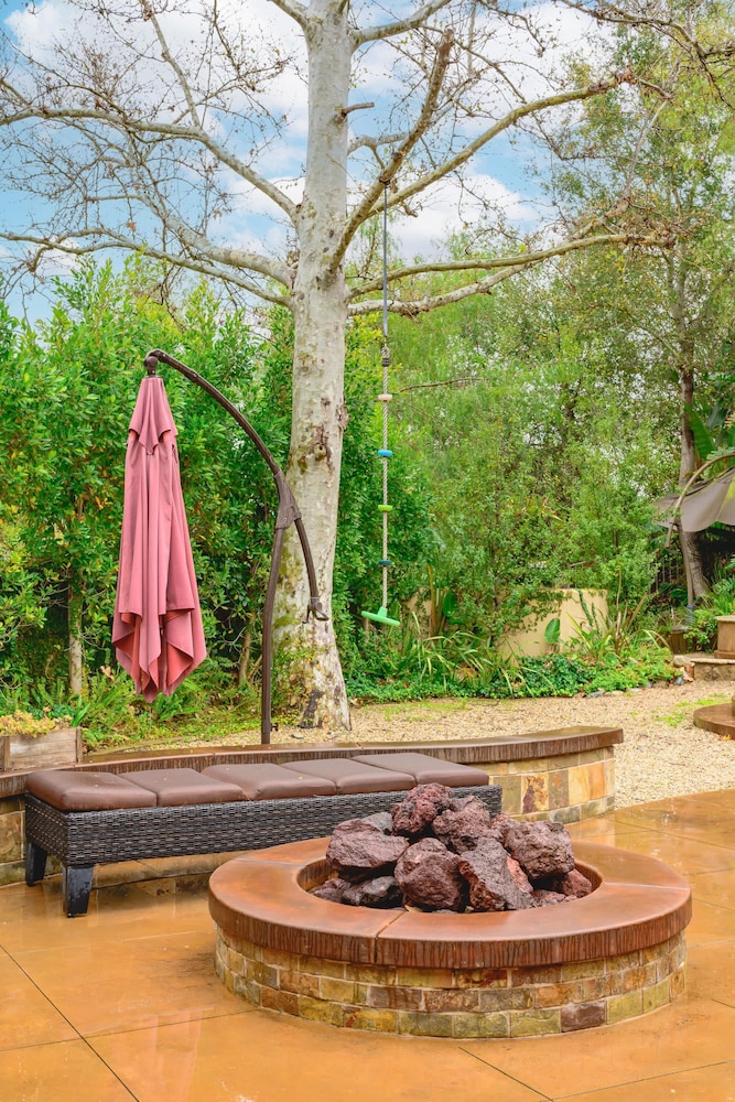 Elegant Villa Retreat Pool Garden Alfresco Lounge
