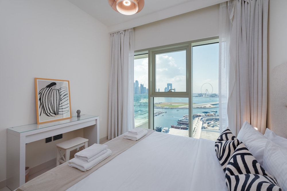 Stylish Emaar Beachfront 2BR w Beach Access