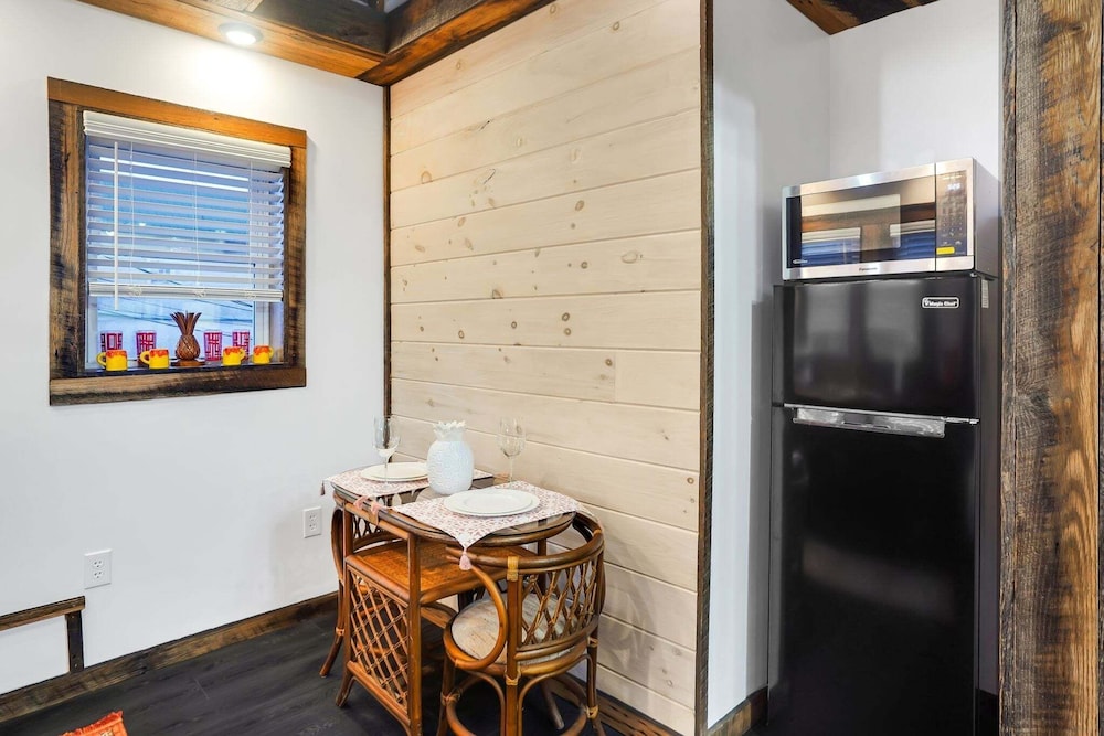 Mid Century Escape, Columbia House Unit C 1 Bedroom Apts