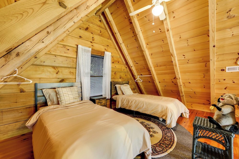 Panoramic Mountain Views & Decks: Franklin Cabin!