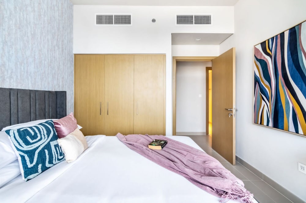 Luxury 2BR at Harbour Gate