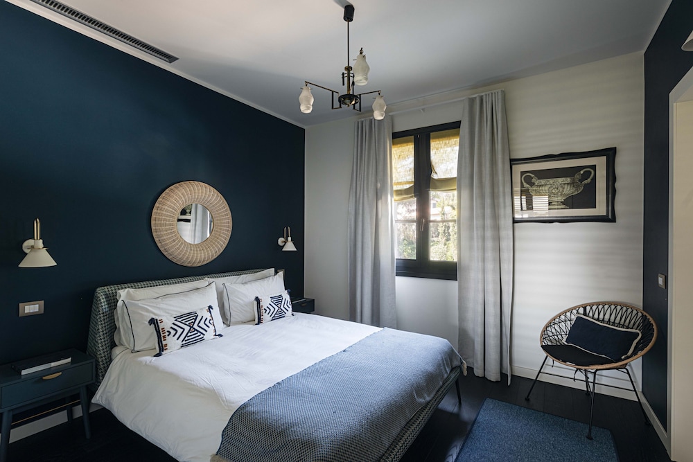 Charming Green and Blue Villa by Wonderful Italy