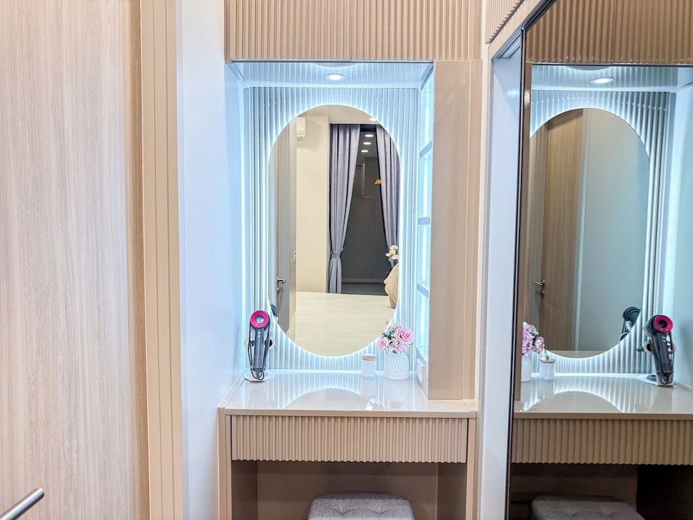 New Residence in Central Bangkok Siam Paragon · Central World