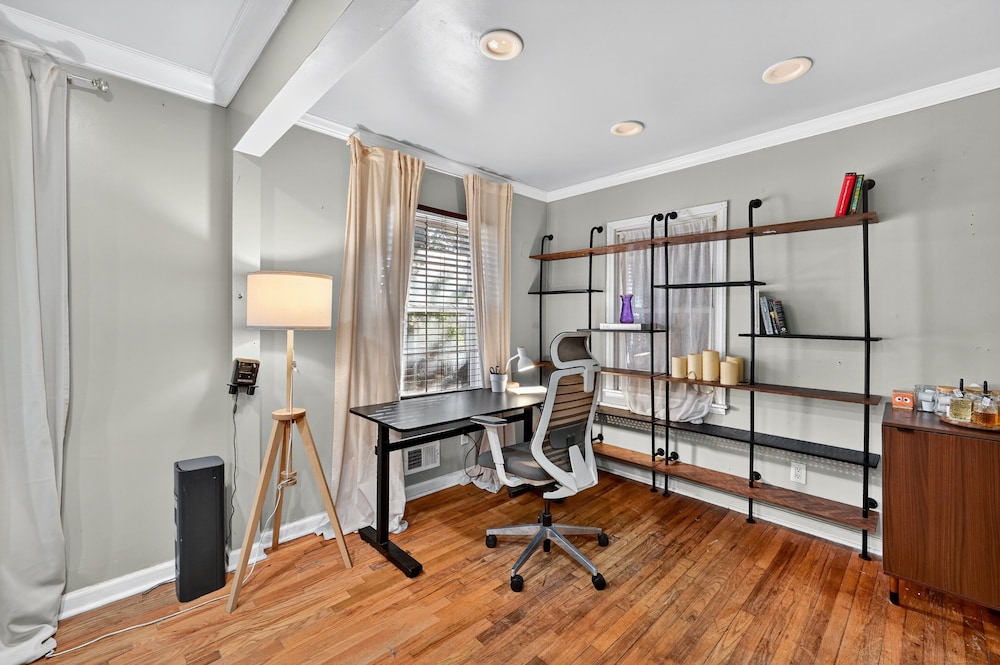 Charming East Atlanta Oasis Meets City Vibe 2 Bedroom Home