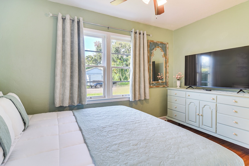 St Pete Home for Retreat & Corporate Travelers