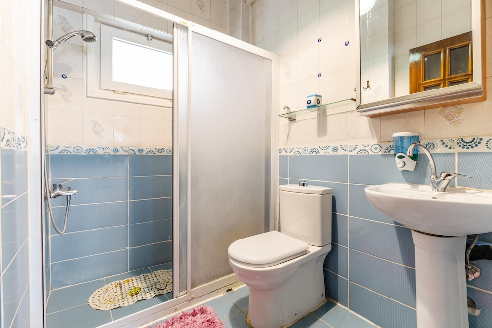 Retro Spacious Furnished Flat Near Kadikoy Marmaray