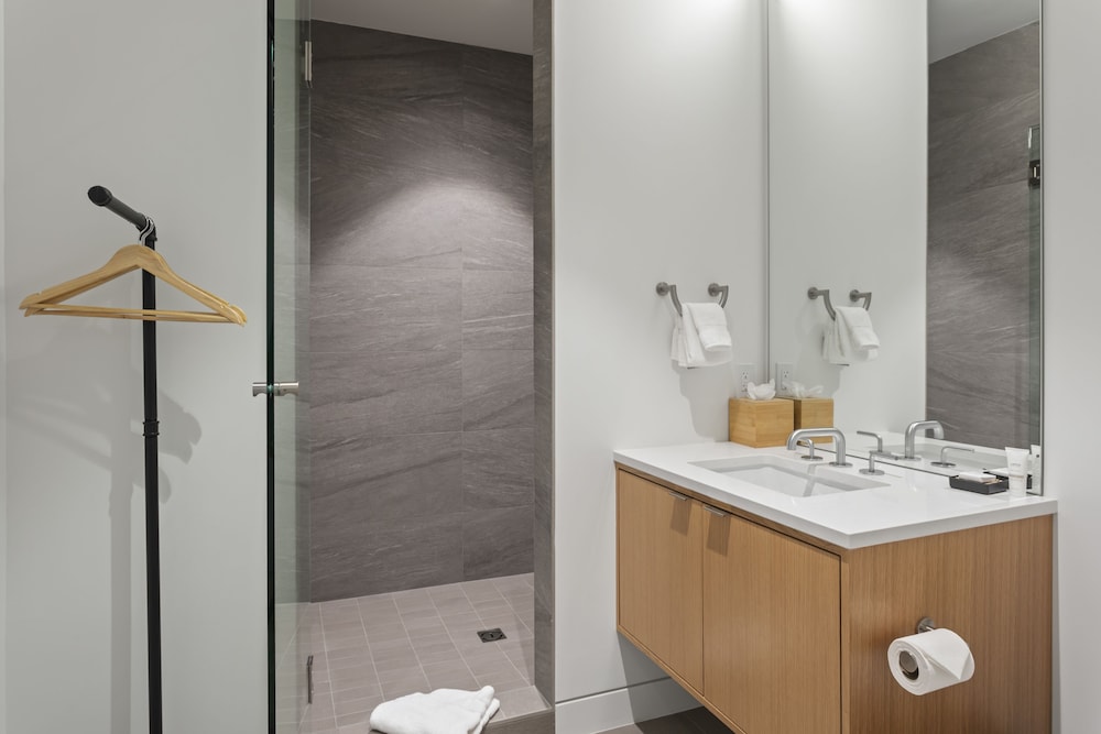 1504 Founders Place - Three Bedroom Deluxe 3 Condo