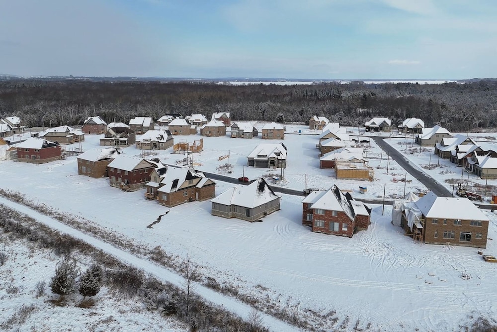 Spacious Brand New 4-bed Retreat in Quinte West