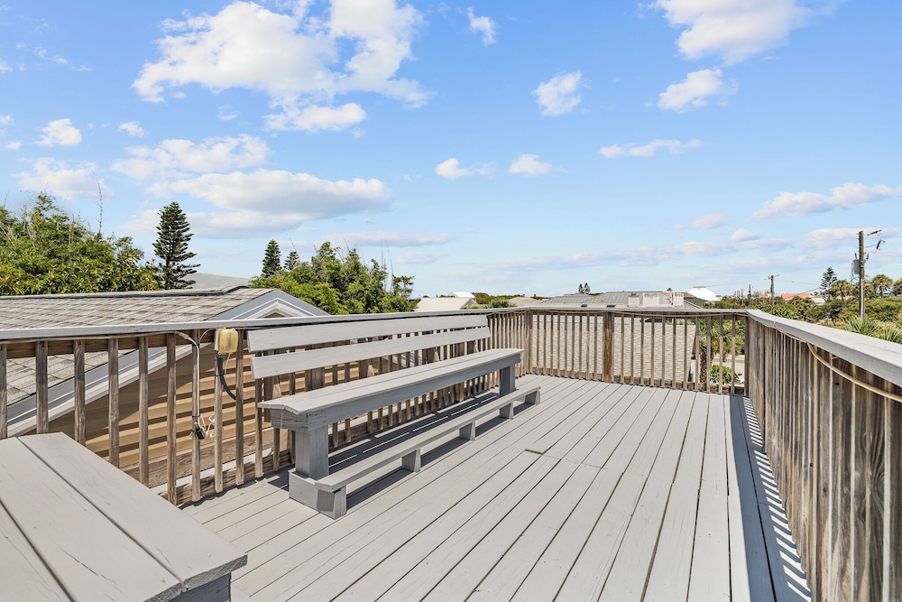 4BR Beach House Spacious Steps From Sand