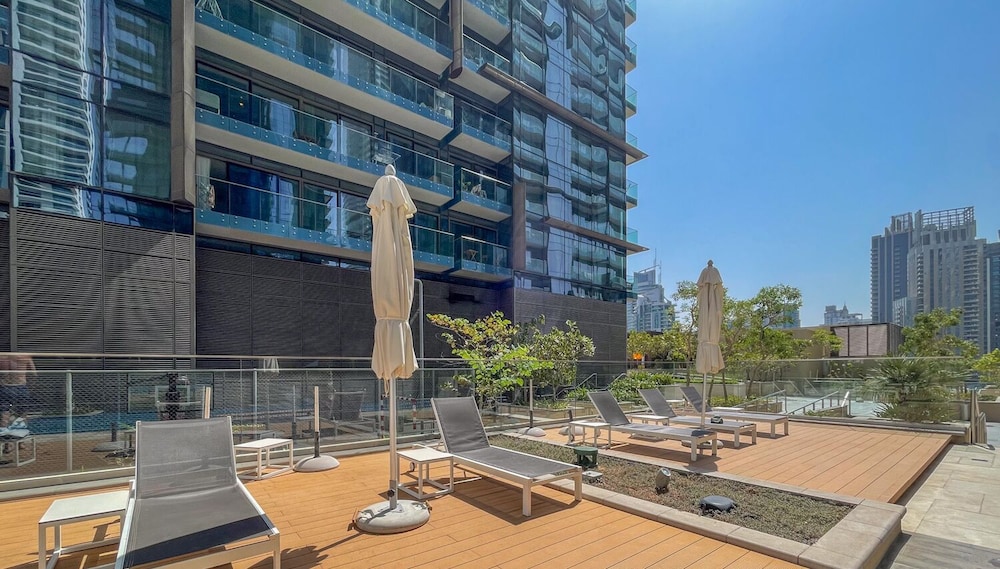 LUX The Marina Gate Sea View Suite 2