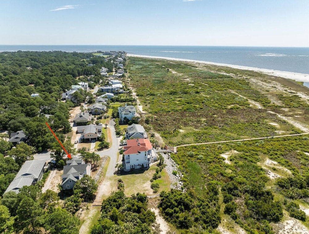 Spectacular Open Floor Plan With Elegance 5-bed, 4-bath Haven on Fripp Island
