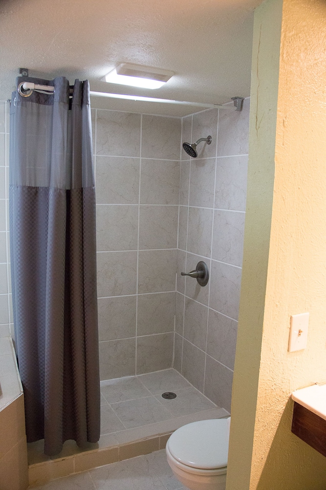 Cocomo Inn and Suites
