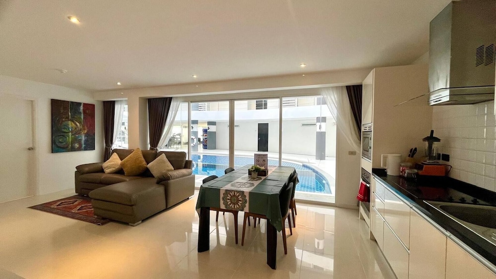 B12 - 2 Bedroom Condo With Pool Access, Karon Beach