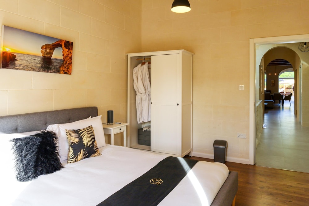 Solaris Gozitan Villa With Pool Gozo